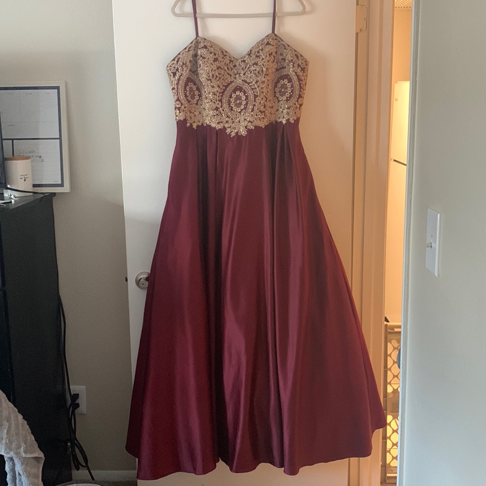 David’s Bridal Maroon Prom Dress Size 18